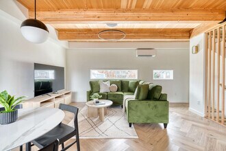 5018 NE 26th Ave in Portland, OR - Foto de edificio - Building Photo