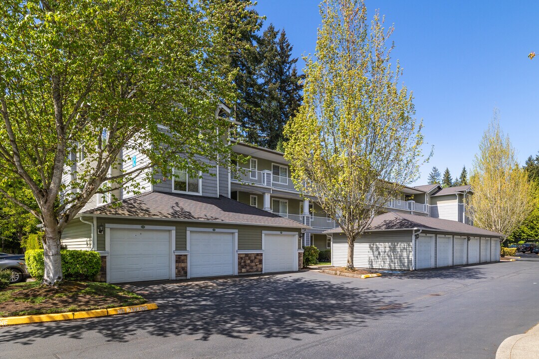 The Woodlands Condominium in Everett, WA - Building Photo