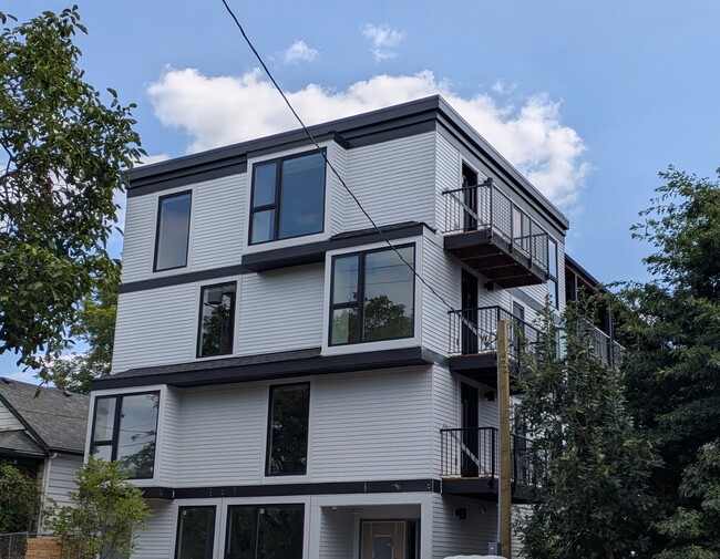 Joice Taylor in Portland, OR - Foto de edificio - Building Photo