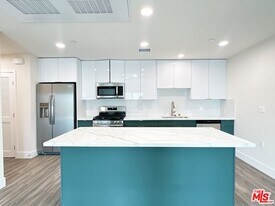 1037 Dewey Ave in Los Angeles, CA - Building Photo