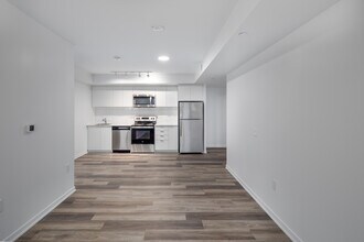 LNX Residences in Toronto, ON - Building Photo - Interior Photo