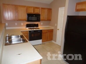 613 Shadow Lake Dr in Lithonia, GA - Foto de edificio - Building Photo