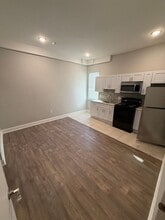 4028 W Girard Ave in Philadelphia, PA - Foto de edificio - Building Photo