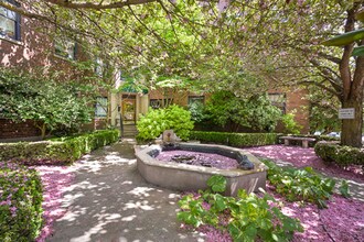 Astor Court Apartments in Seattle, WA - Foto de edificio - Building Photo