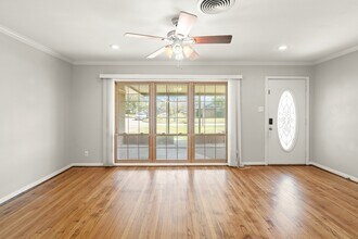 1411 Conrad Sauer Dr in Houston, TX - Foto de edificio - Building Photo