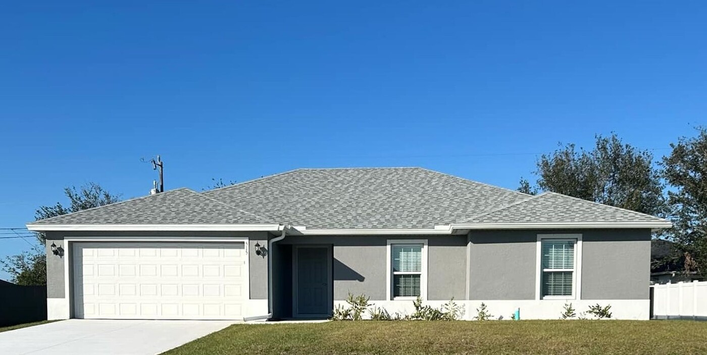 515 NW 10th Terrace in Cape Coral, FL - Building Photo