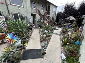 1374 W 37th Pl in Los Angeles, CA - Building Photo