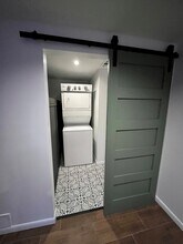 1877 Patrician in Pinckney, MI - Foto de edificio - Building Photo