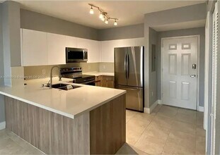 2425 SW 27th Ave in Coral Gables, FL - Building Photo - Building Photo