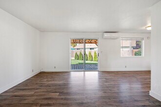 872 W N St in Springfield, OR - Building Photo - Building Photo