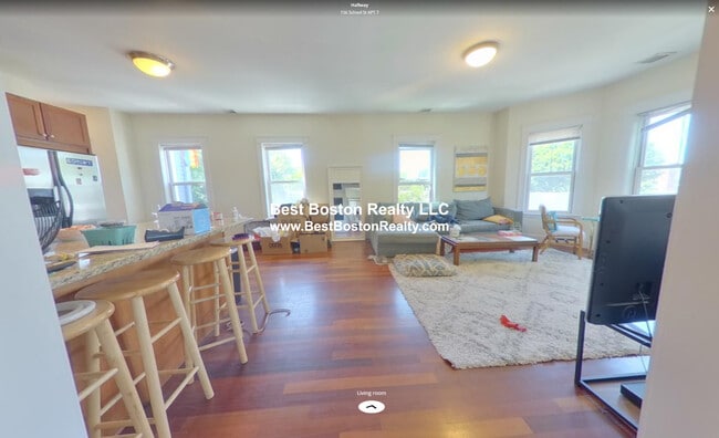 156 School St, Unit 7 in Somerville, MA - Foto de edificio - Building Photo