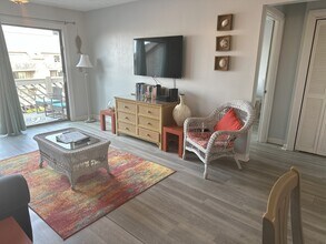 9621 Shore Dr in Myrtle Beach, SC - Building Photo - Building Photo