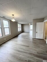 328 1/2 E State St in Jacksonville, IL - Building Photo - Building Photo
