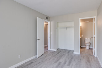 Avante Pointe in Phoenix, AZ - Building Photo - Interior Photo