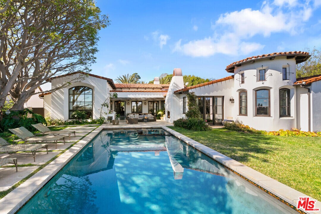 6934 Grasswood Ave in Malibu, CA - Building Photo