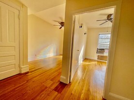 22 W 68th St in New York, NY - Building Photo