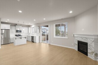 16690 SE Smith Rock St in Happy Valley, OR - Building Photo - Building Photo