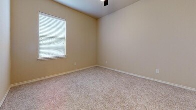 123 Deacon Dr W in College Station, TX - Building Photo - Building Photo