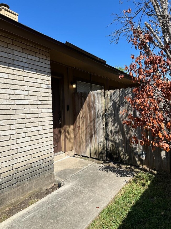 9933 Ardash Ln in San Antonio, TX - Building Photo - Building Photo