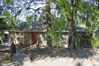 Homestead Commons Apartments in Tigard, OR - Foto de edificio - Building Photo
