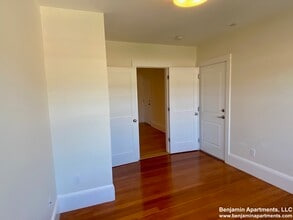 86 Harvard Ave, Unit 20 in Brookline, MA - Foto de edificio - Building Photo