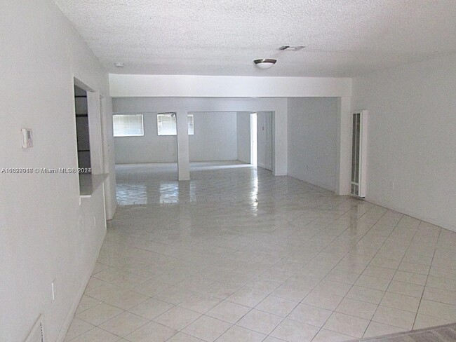 220 NW 33rd Terrace in Fort Lauderdale, FL - Building Photo - Building Photo