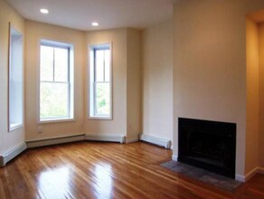 59 Fort Ave, Unit 1 in Boston, MA - Foto de edificio - Building Photo