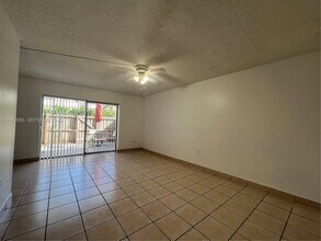 407 Palm Cir E in Pembroke Pines, FL - Building Photo - Building Photo