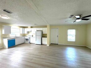 11730 Greenglen Dr in Houston, TX - Building Photo - Building Photo