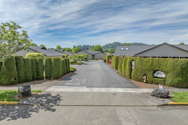 Meadowood in Longview, WA - Building Photo - Building Photo