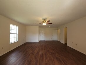 418 Texas St in Tomball, TX - Building Photo - Building Photo