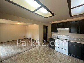 12613 80th Ave E in Puyallup, WA - Foto de edificio - Building Photo
