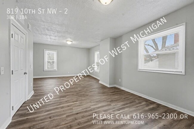 819 10th St NW in Grand Rapids, MI - Building Photo - Building Photo