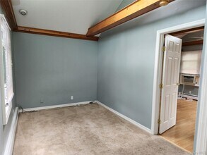 26 Long Beach Dr in Sound Beach, NY - Building Photo - Building Photo