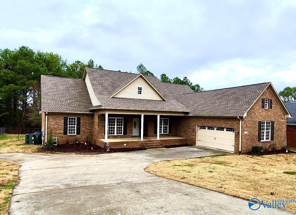 103 N Rim Rd in Toney, AL - Foto de edificio