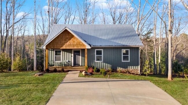 360 Prince Dr in Morganton, GA - Foto de edificio - Building Photo