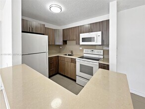 7000 NW 179th St in Hialeah, FL - Building Photo - Building Photo