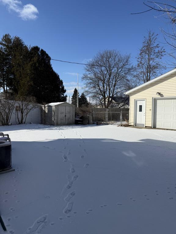 1910 Lincoln St in Two Rivers, WI - Building Photo - Building Photo