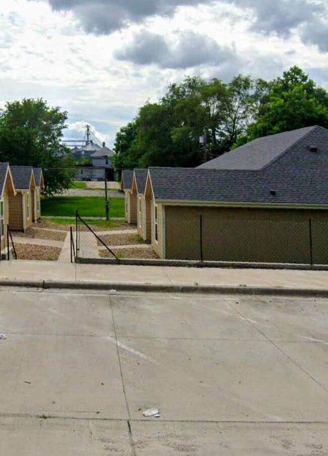 property at 520 N Cedar St