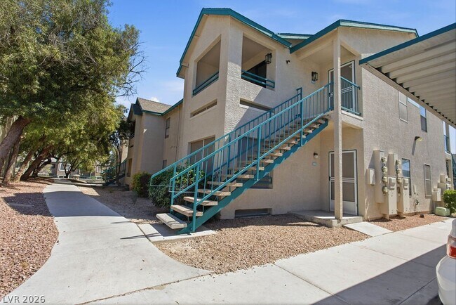 5121 S Lindell Rd in Las Vegas, NV - Building Photo - Building Photo