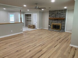 125 Bowie St in McGregor, TX - Building Photo