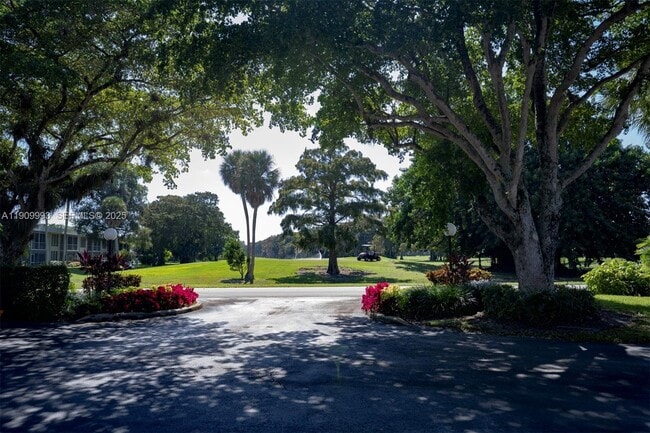 property at 4017 N Cypress Dr