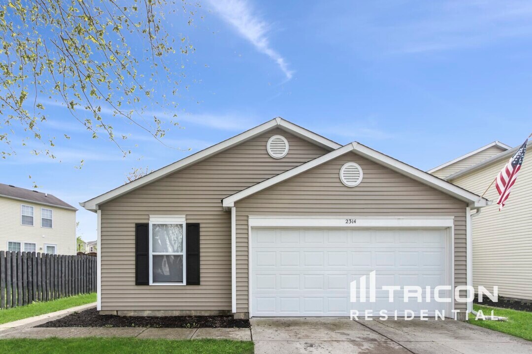 2314 Collins Way in Greenfield, IN - Building Photo