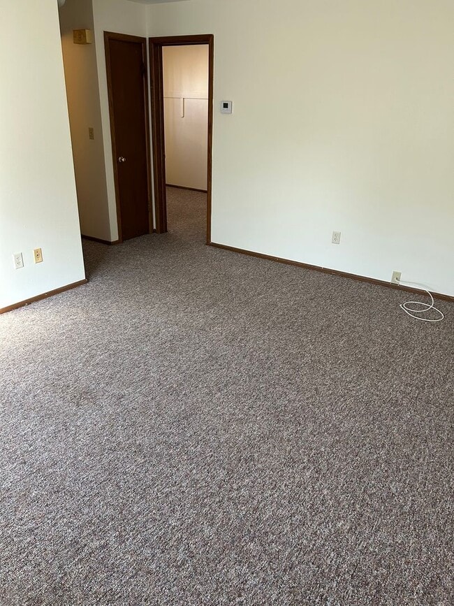 10621 W Lincoln Ave in West Allis, WI - Building Photo - Building Photo