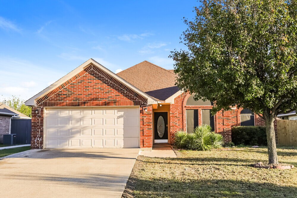 1232 Clay Ln in Seagoville, TX - Foto de edificio