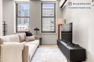 330 S Wells St in Chicago, IL - Building Photo
