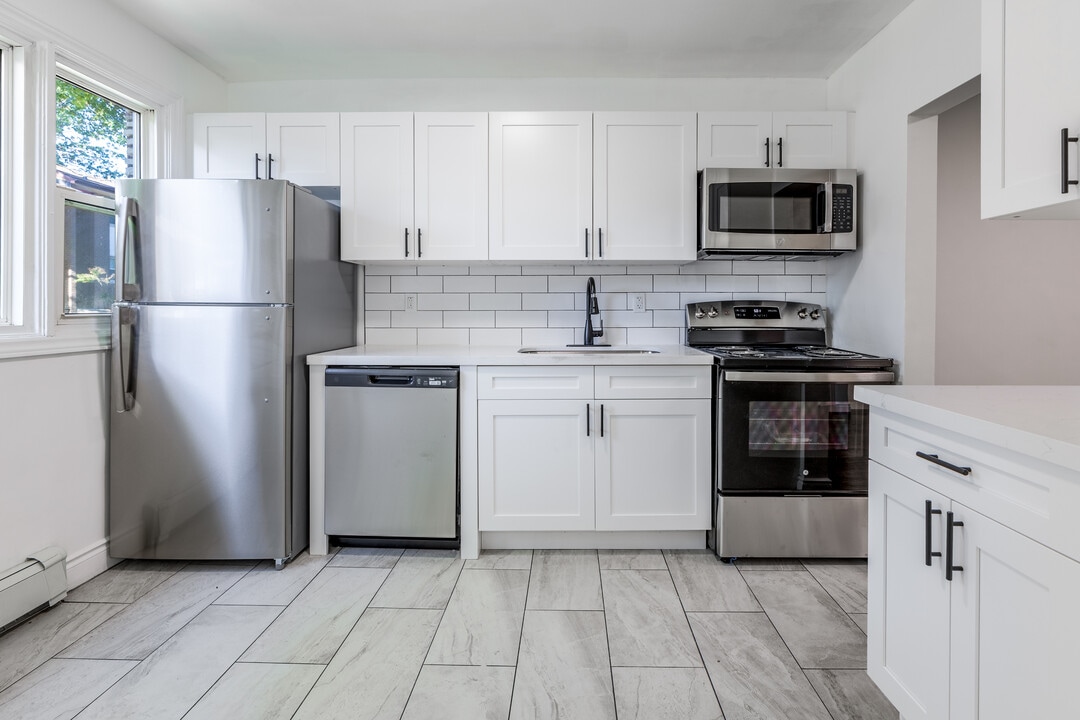 1370 Silver Spear Road in Mississauga, ON - Building Photo