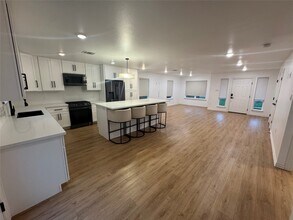 8125 Sunnyhill St in Houston, TX - Building Photo - Building Photo