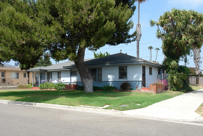 102-108 College Dr in Ventura, CA - Foto de edificio - Building Photo