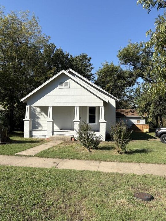 1301 S Armstrong Ave in Bartlesville, OK - Building Photo